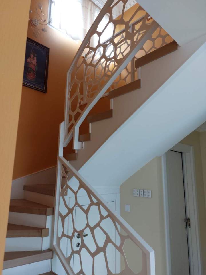 Protections en métal robustes et esthétiques pour vos escaliers